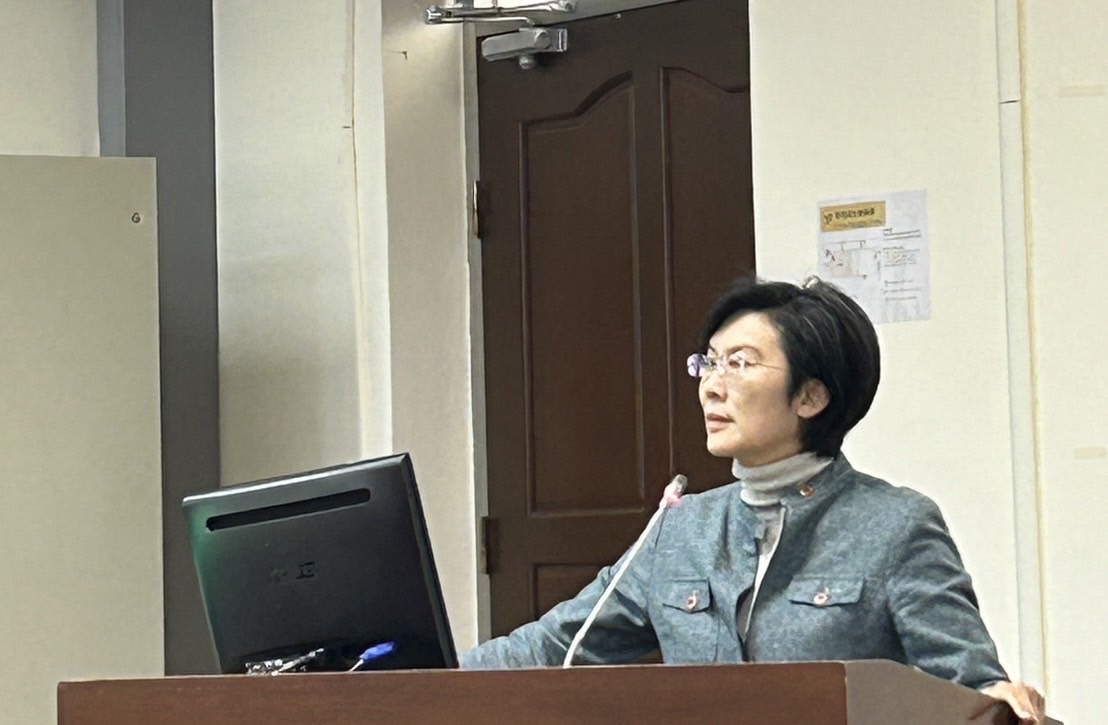 林岱樺指出,兩家知名外送平台如果整併,市占率將近9成。(圖/林岱樺國會辦公室)