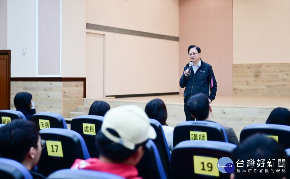 張市長嘉勉並歡迎新進同仁。<br /><br />
