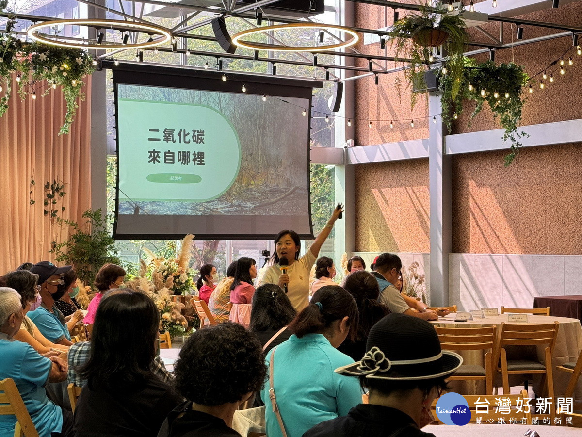 永續飲食,健康即食講座,給予正確營養觀。(南投環保局提供)