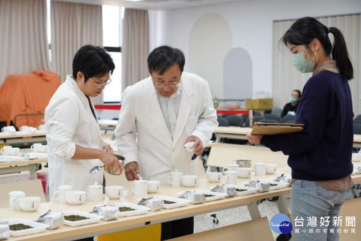 評審進行公平、公正、公開的品評。