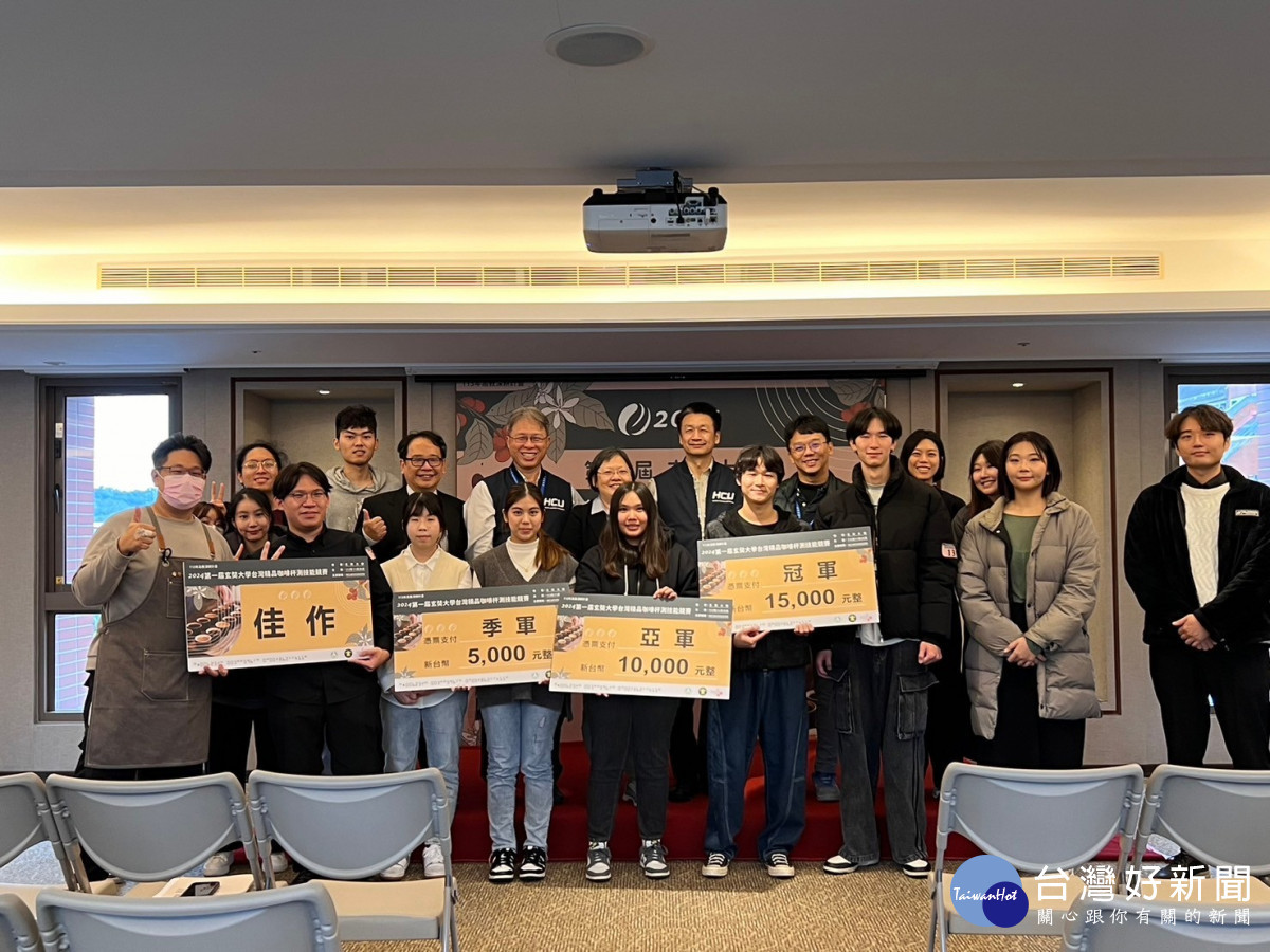 獲獎選手與評審、頒獎人。