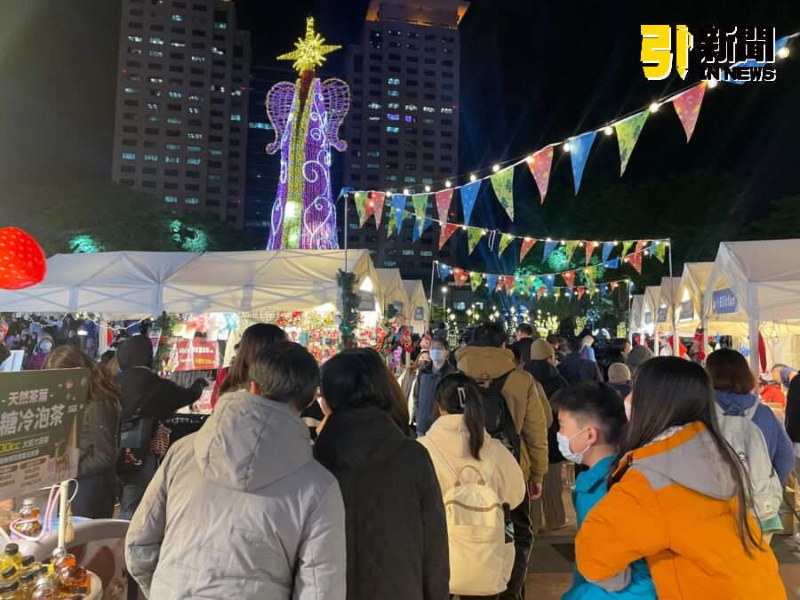 圖/「2024新北耶誕市集」今(29)日在板橋市民廣場盛大登場。(記者陳志仁攝,2024.11.29)
