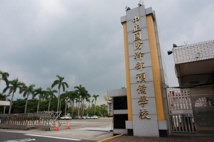 2男穿中正預校制服拍「掏鳥」影片 校方怒斥:將採法律行動 242 2男穿中正預校制服拍「掏鳥」影片 校方怒斥:將採法律行動 241