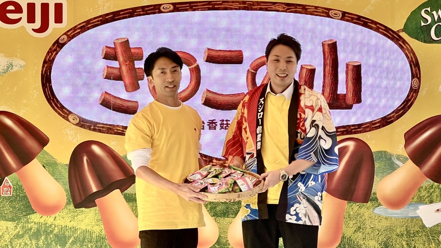 台灣明治副總經理下田將人(左)與台灣壽司郎總經理合影。(圖/薛秀蓮拍攝)