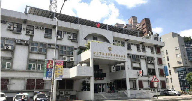 新莊分局一名施姓小隊長今遭檢廉帶回。(記者徐煜勝翻攝)