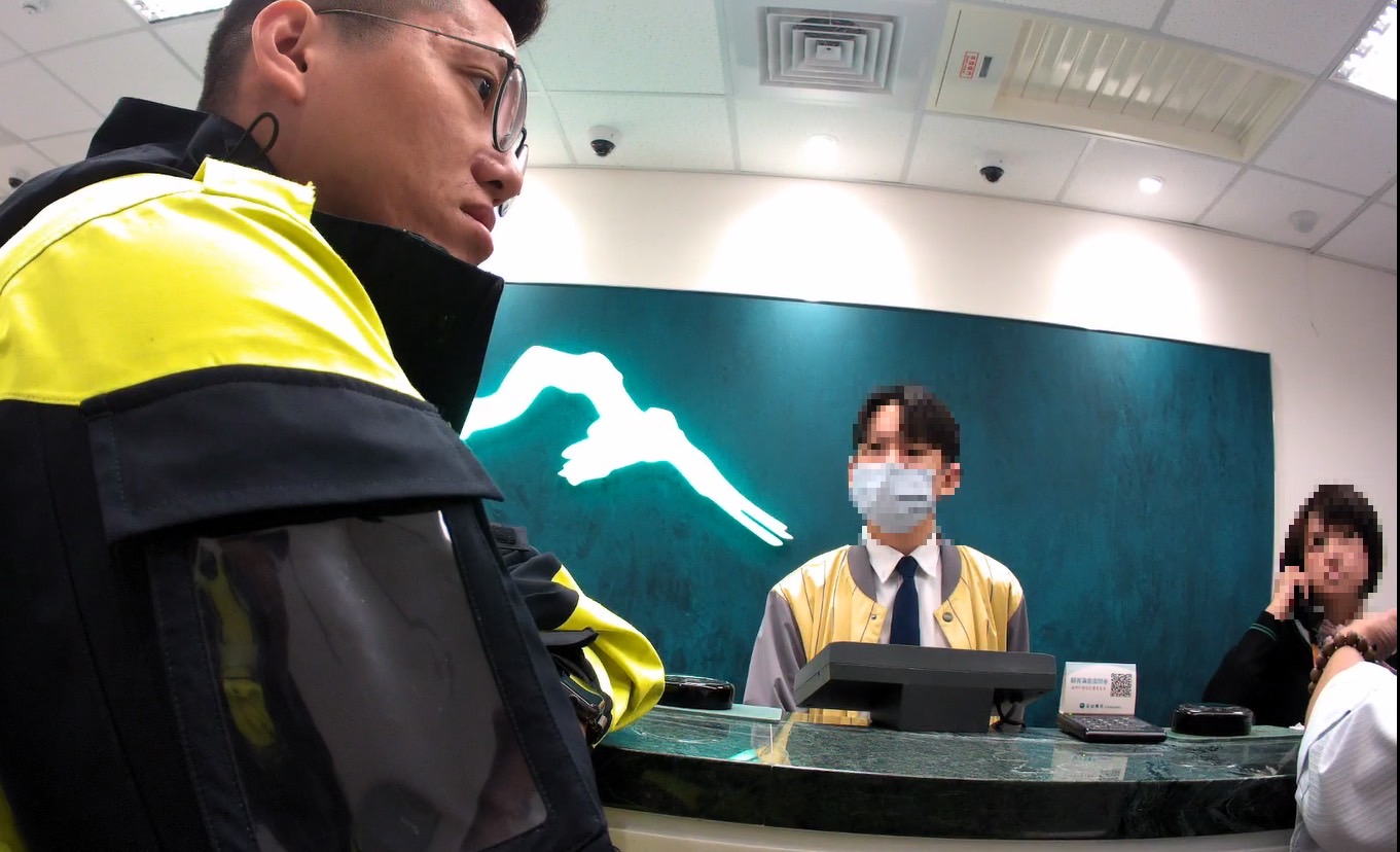 行員察覺有異,與警方攜手攔阻詐騙。(圖/記者薛秀蓮 翻攝)