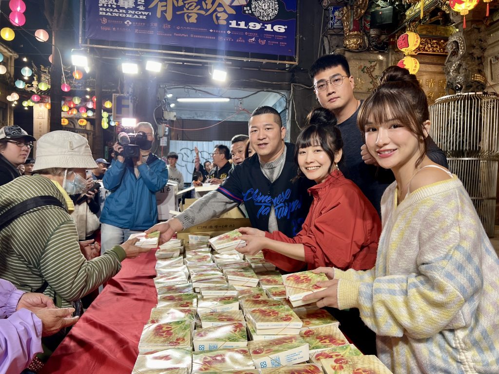 賀中華隊奪冠！草爺攜手「寶島神很大」爽發祭品｜二女神到場加持台中、高雄場出爐！