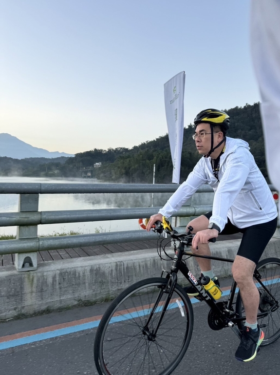 彭啓明部長參加環法自行車挑戰賽（圖：環境部環保司）