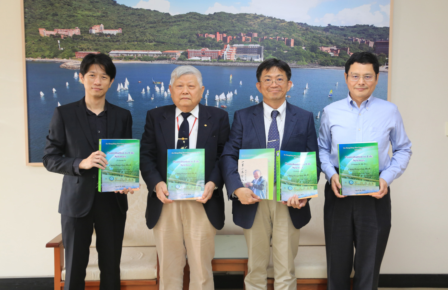 中研院士周昌弘畢生研究贈書中山大學 薪傳嘉惠師生