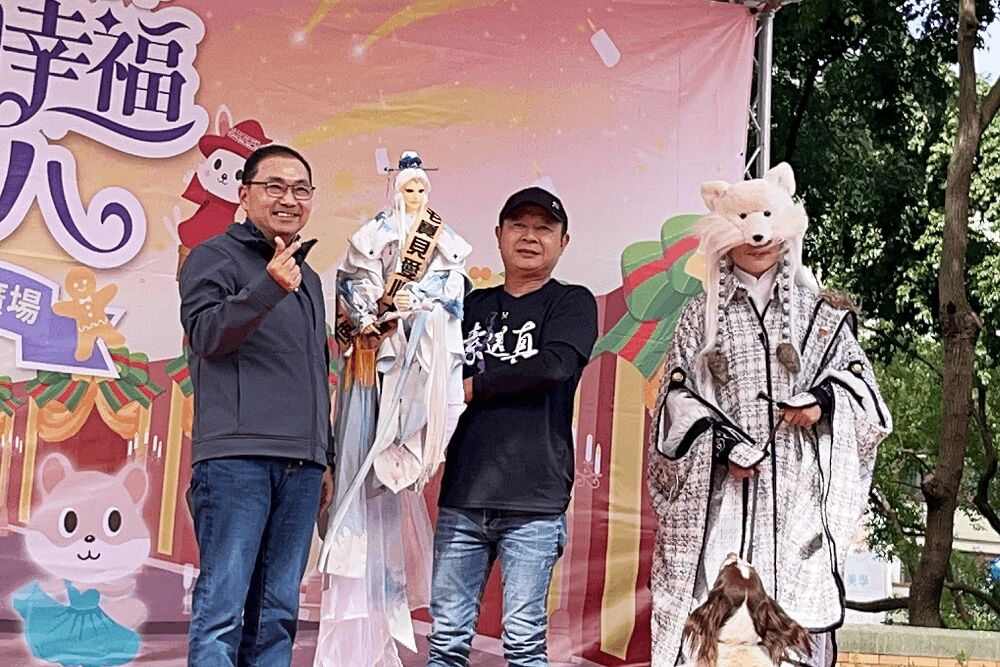 侯友宜同框素還真 力推養寵物認證數位卡倡終養 204 照片來源:民眾提供
