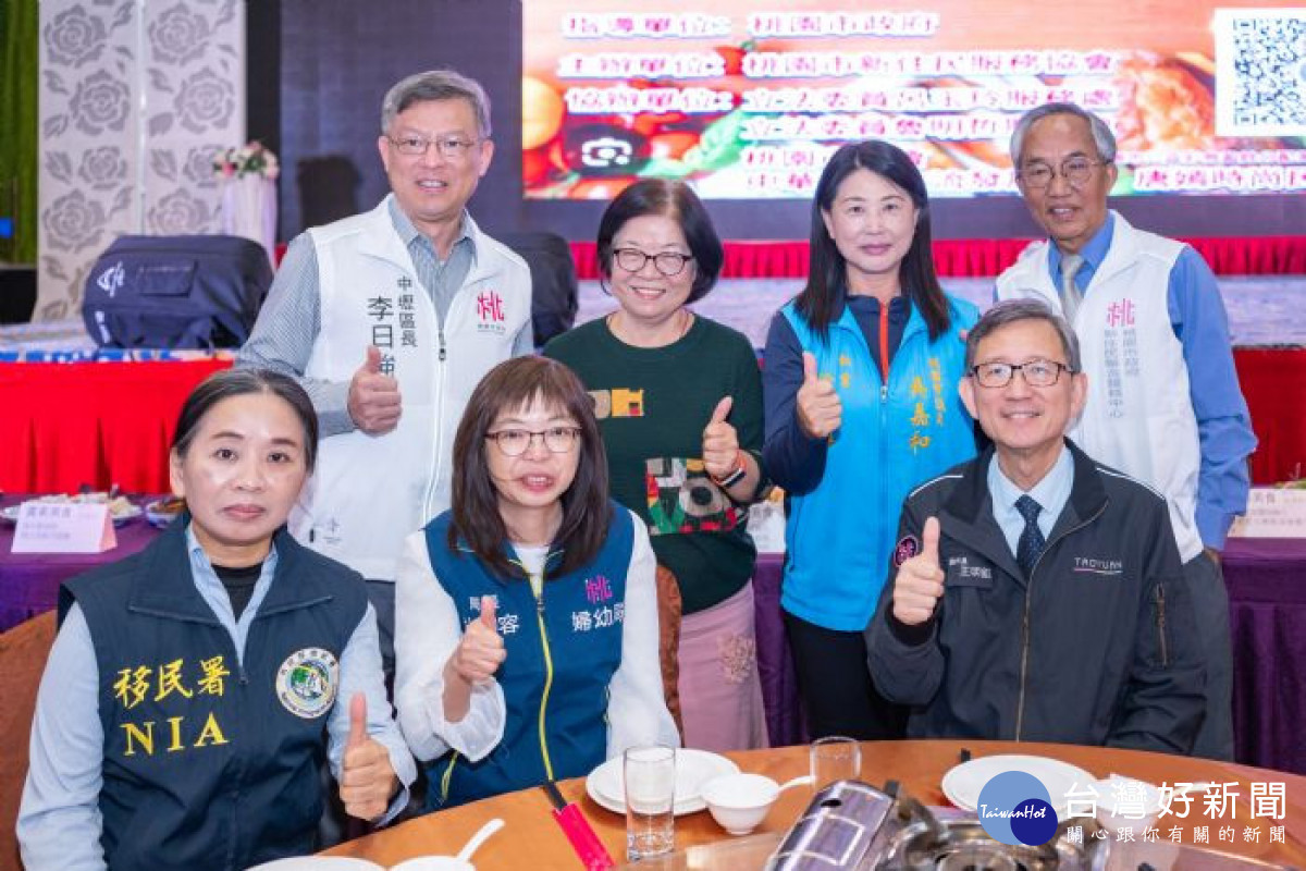 王副市長與貴賓合照。<br /><br />