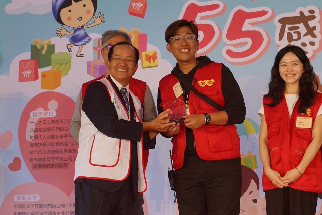 表揚展愛志工隊優秀志工（圖：新北市家扶中心）