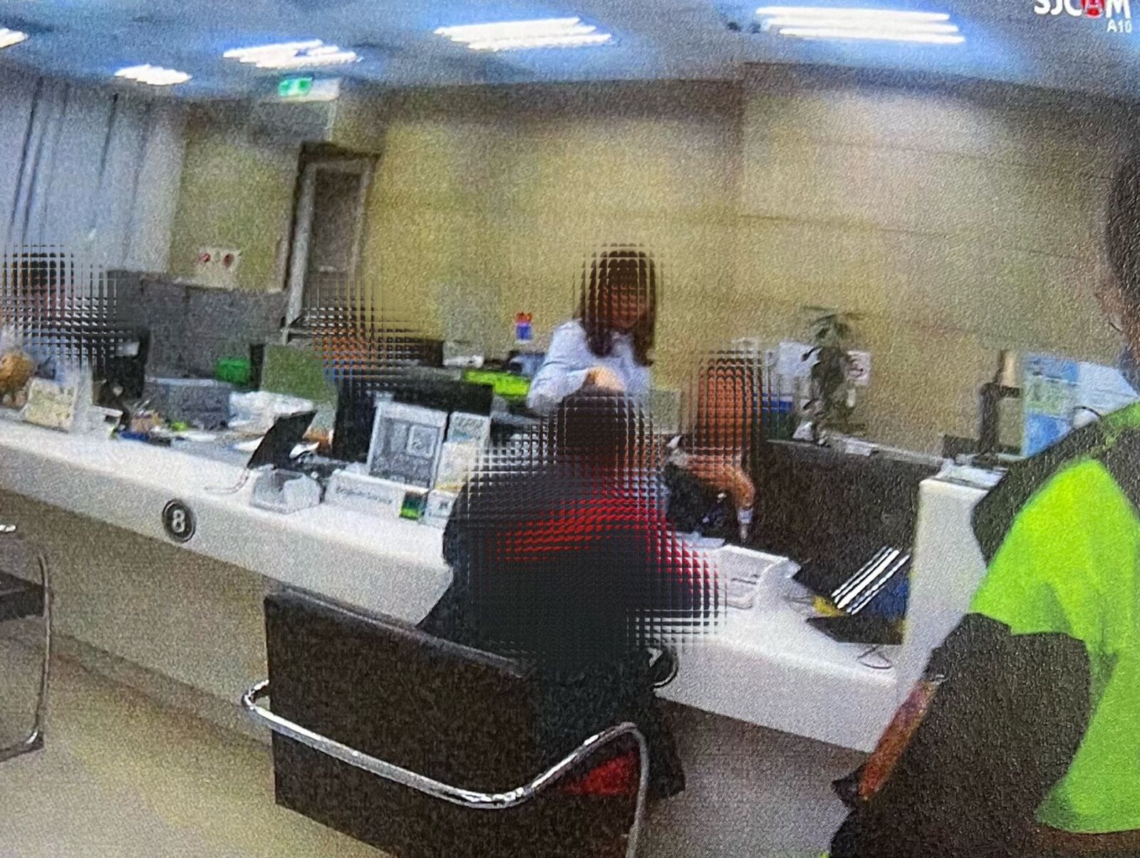 抖音小荷花露奶色誘 45歲男辦網銀匯款險被騙 227 cnews204241201a01