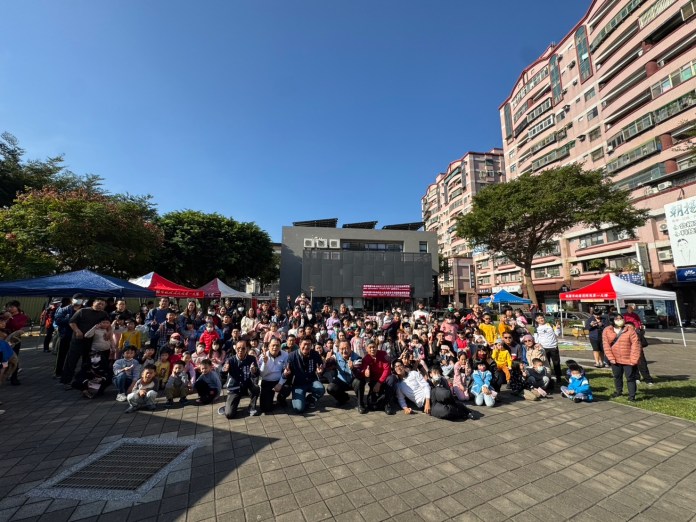 桃園消防關懷弱勢家庭 攜手基金會、善心企業寒冬送暖 72 S 137429003