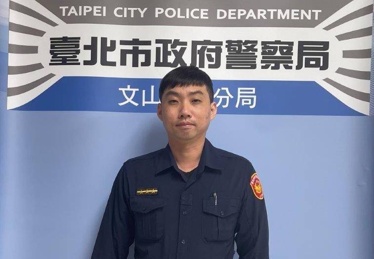 木新派出所警員鄭堡元。(記者 張艷君翻攝)