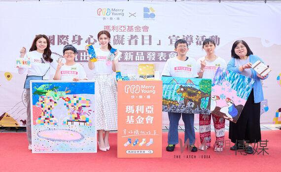響應國際身障日 任容萱一日店長與瑪利亞青年穿上快樂襪 共融同樂