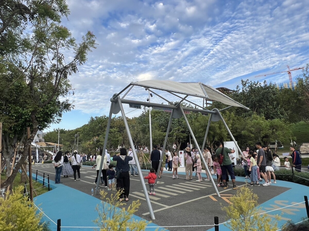 中央公園飛行美樂地遊戲場人氣爆棚　中市府推停車指引優化