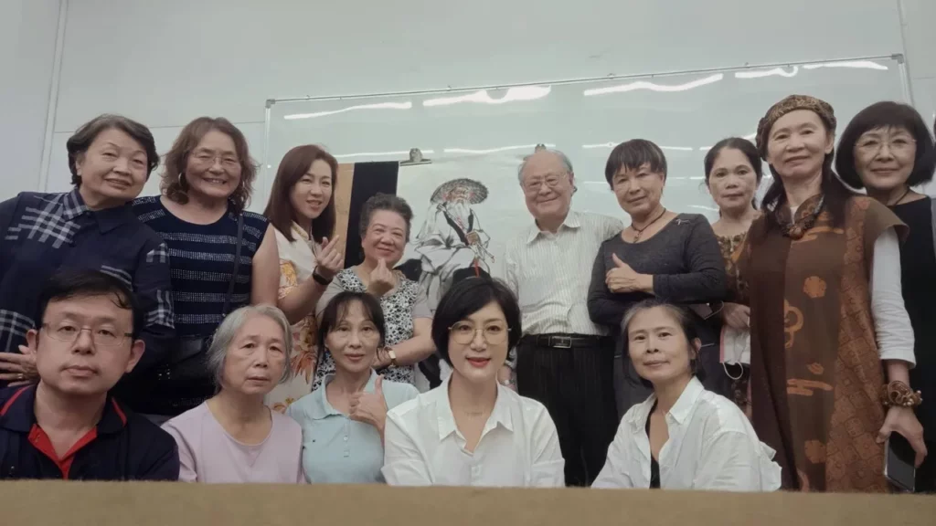 本次聯展由當代水墨畫大師王愷老師策展，王愷老師長期致力於中國水墨畫的創作和傳承，尤其在水墨人物畫領域成就卓越。