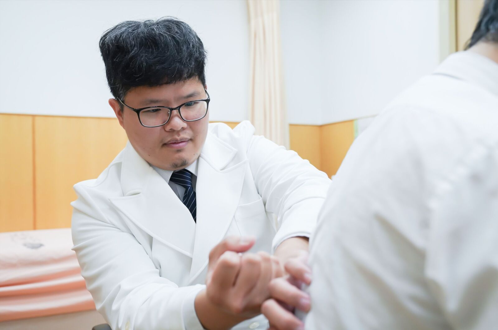 健康突發「雙腳無力」小心! 他無法站立、走動才知是脊椎骨腫瘤 202 健康突發「雙腳無力」小心! 他無法站立、走動才知是脊椎骨腫瘤 201