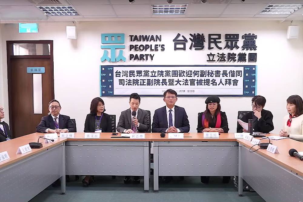 何志偉率大法官被提名人拜會民眾黨團 陳昭姿:忘掉政治色彩 208 何志偉率大法官被提名人拜會民眾黨團 陳昭姿:忘掉政治色彩 207