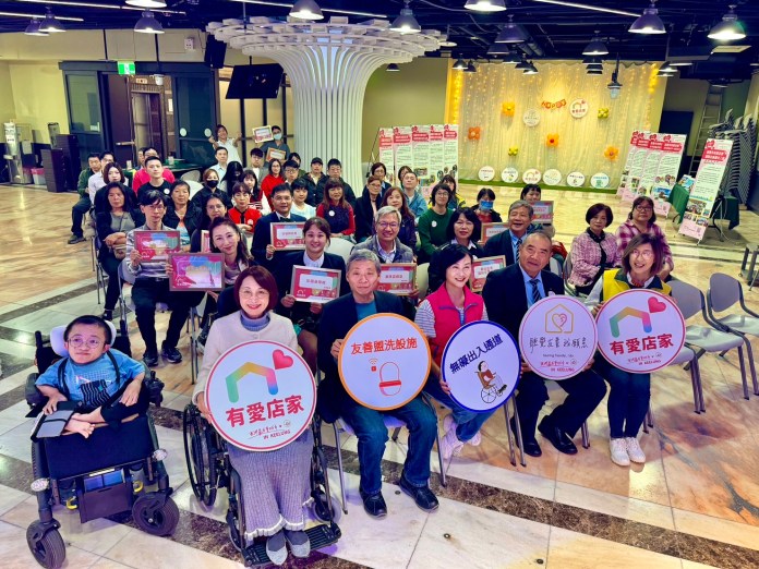 身障朋友快來!基隆市12月有愛店家消費優惠即日啟航 68 基隆市政府社會處楊玉欣處長、基隆市政府駱文章簡任秘書、基隆市議會何淑萍議員,與11