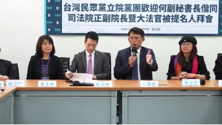 黃國昌指出,盼何志偉能將兩點訊息帶回府方。請執政黨不要再帶風向說是在野黨杯葛,也請不要再說是在野黨在擋大法官人事同意權。(圖/民眾黨團提供)