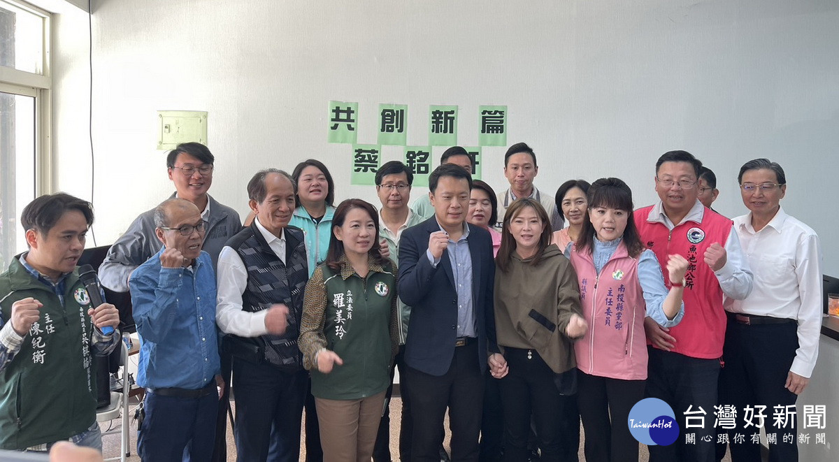 民進黨宣布徵召蔡銘軒參與鎮長補選。（記者扶小萍攝）