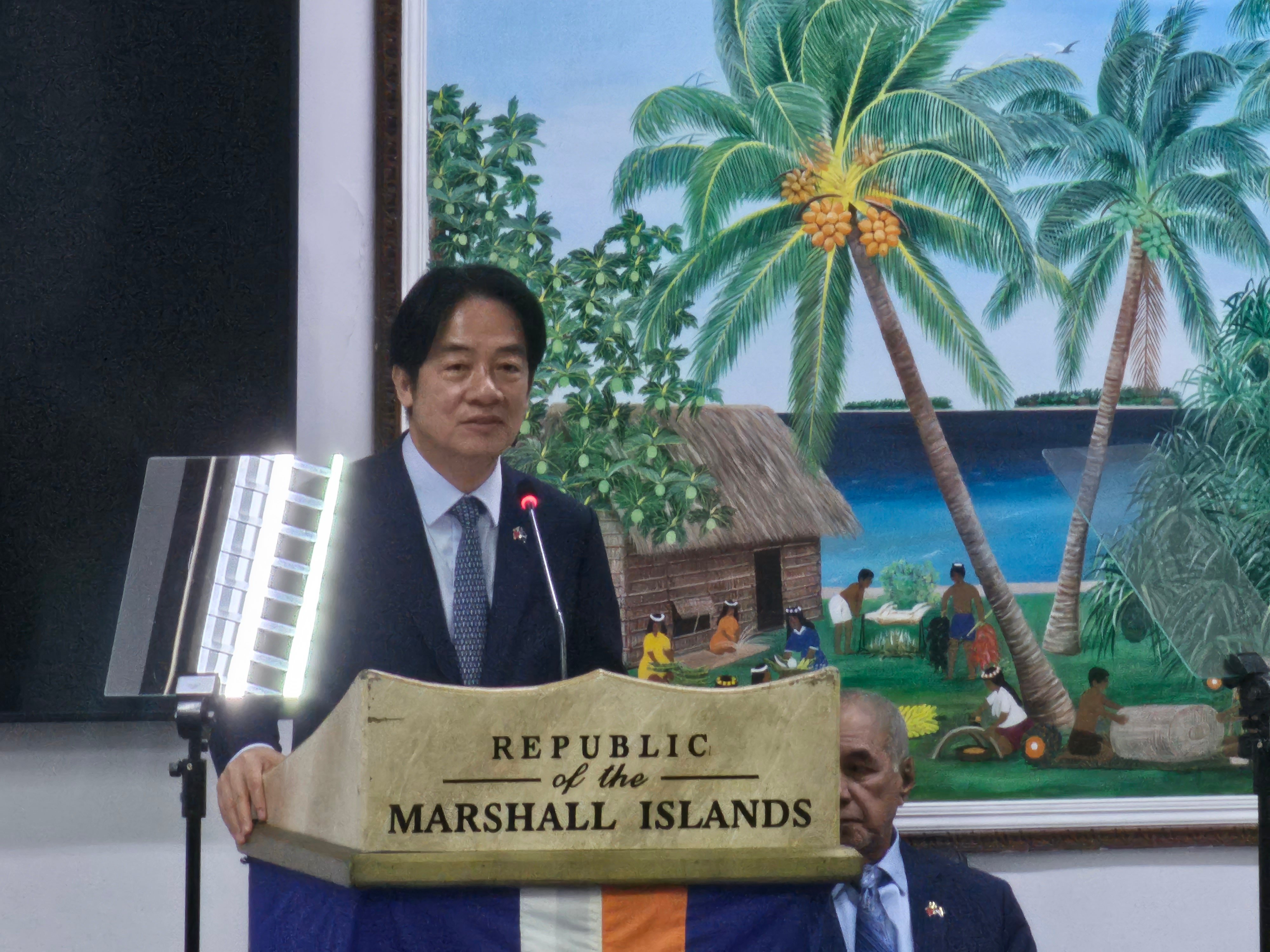 總統賴清德3日於馬紹爾國會發表演說,宣布提供優惠貸款為馬紹爾航空採購全新的飛機。張麗娜攝