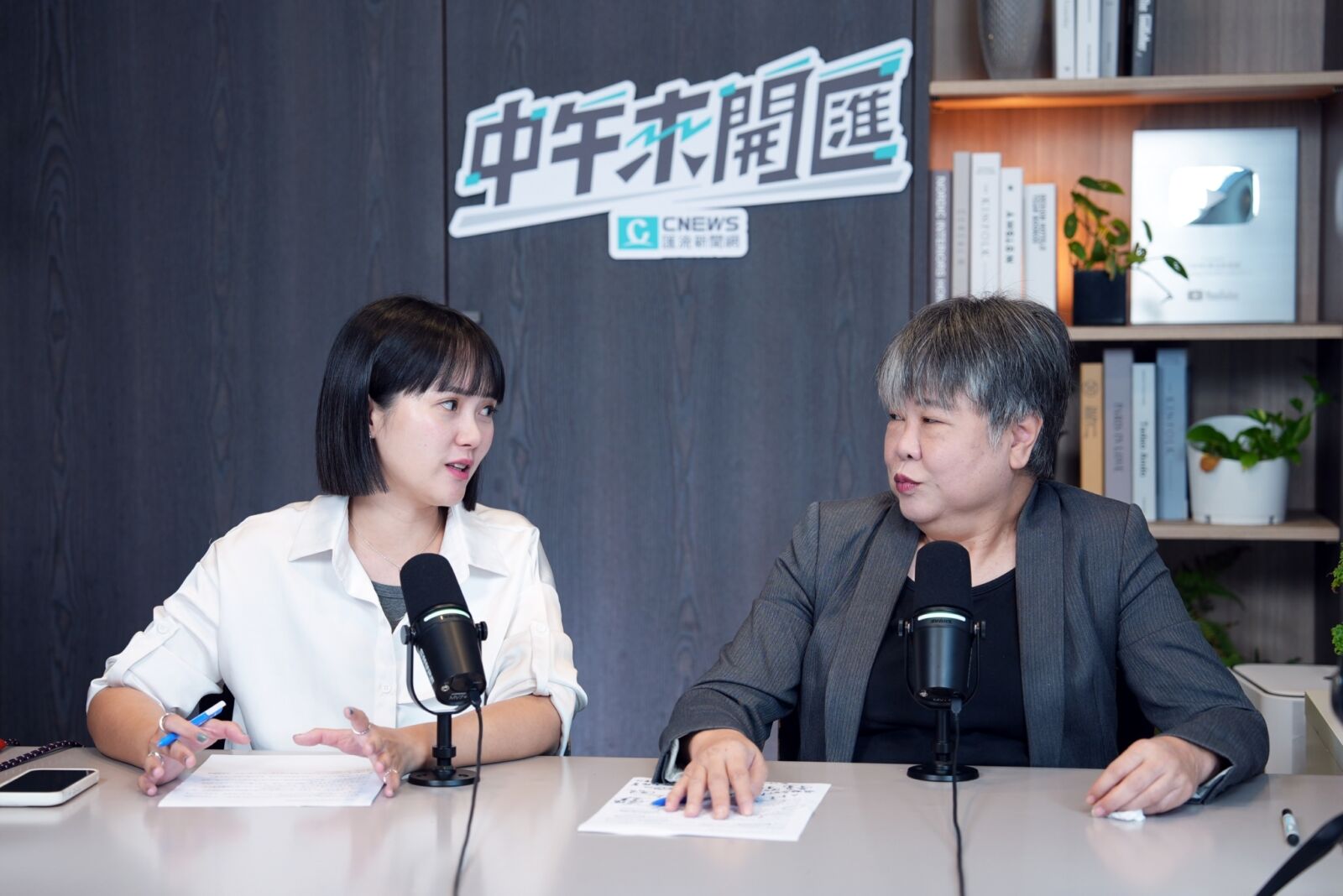 中午來開匯/吳怡萱指吳靜怡厚臉皮難應付 批鍾小平見人說人話、見鬼說鬼話 214 中午來開匯/吳怡萱指吳靜怡厚臉皮難應付 批鍾小平見人說人話、見鬼說鬼話 213