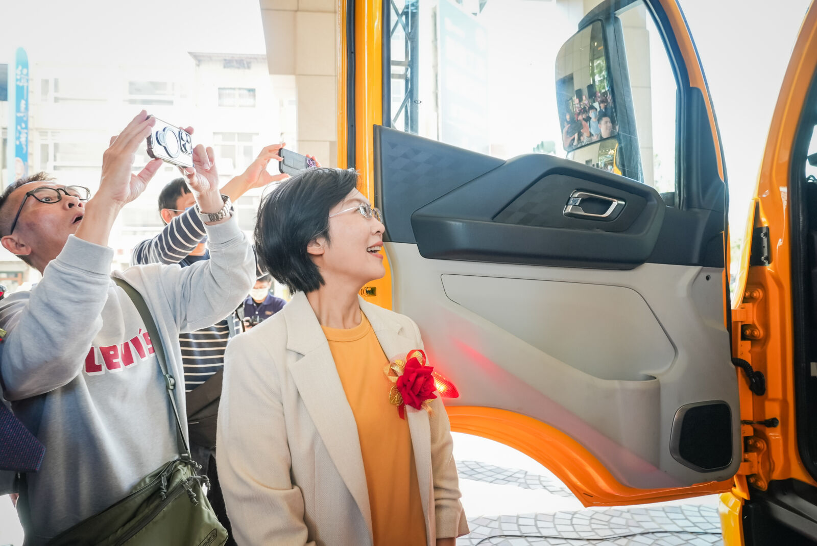 台灣首部國產電動環保車亮相 林岱樺促成供應鏈落地高雄 226 台灣首部國產電動環保車亮相 林岱樺促成供應鏈落地高雄 225