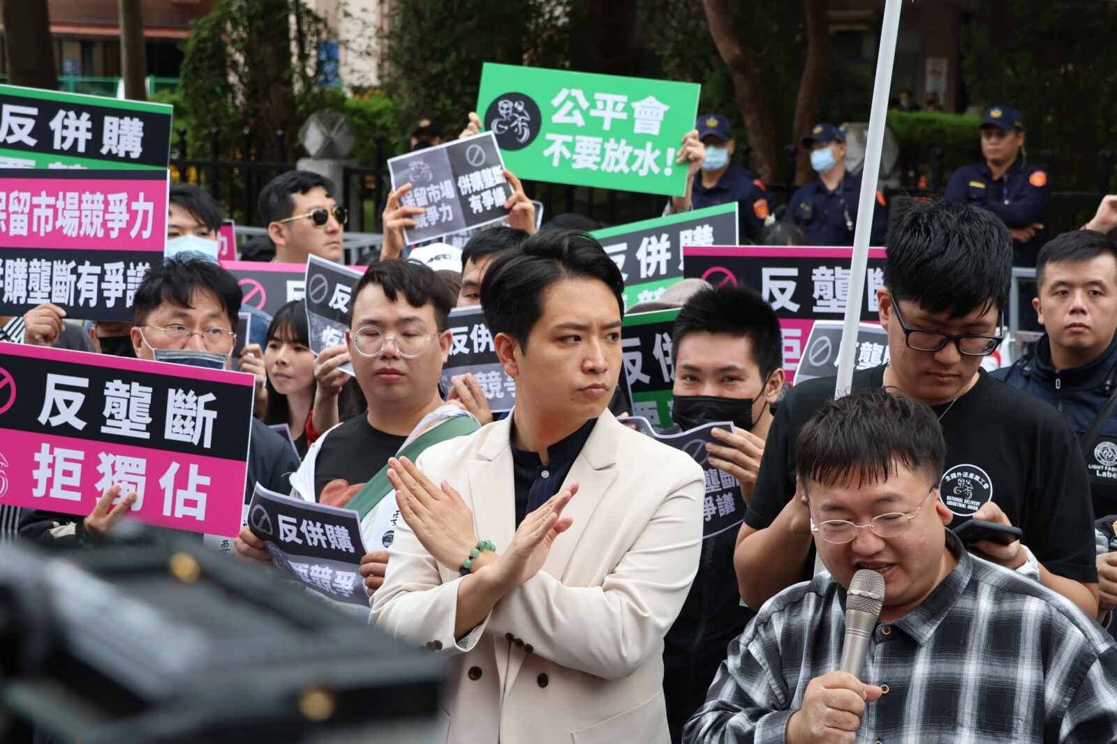 反對Uber Eats併購Foodpanda 羅廷瑋現身聲援外送工會 220 反對Uber Eats併購Foodpanda 羅廷瑋現身聲援外送工會 219