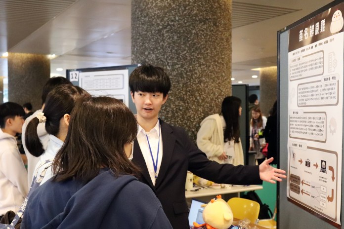 長庚大學舉辦聯合畢展 學子展示AI應用多元面貌 76 465465 1