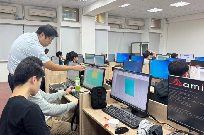 龍華科大合作十大科技舉辦CST電磁模擬實務論壇 促進產學交流 76 1232468 2