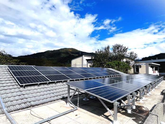 2.於羅浮高中及羅浮國小各建置一套5KWp自發自用的「防災型太陽光電發電示範系統」。提