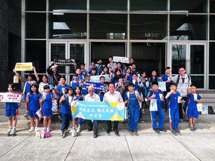 3.1羅浮國小劉勝國校長帶領學生至健行科大參加光電科普教育體驗活動