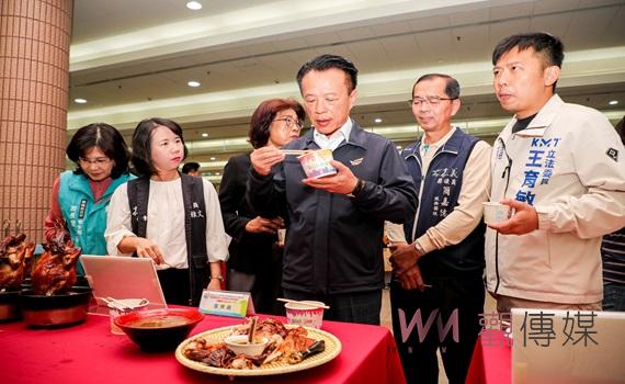 嘉義縣餐飲業衛生評核 縣長翁章梁表揚99家業者