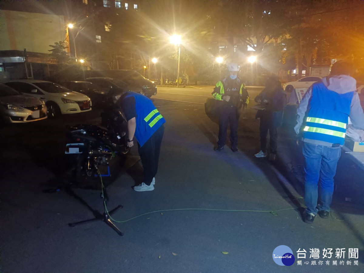 中壢警分局與監理站、環保局共同執行「靜桃專案」聯合稽查。