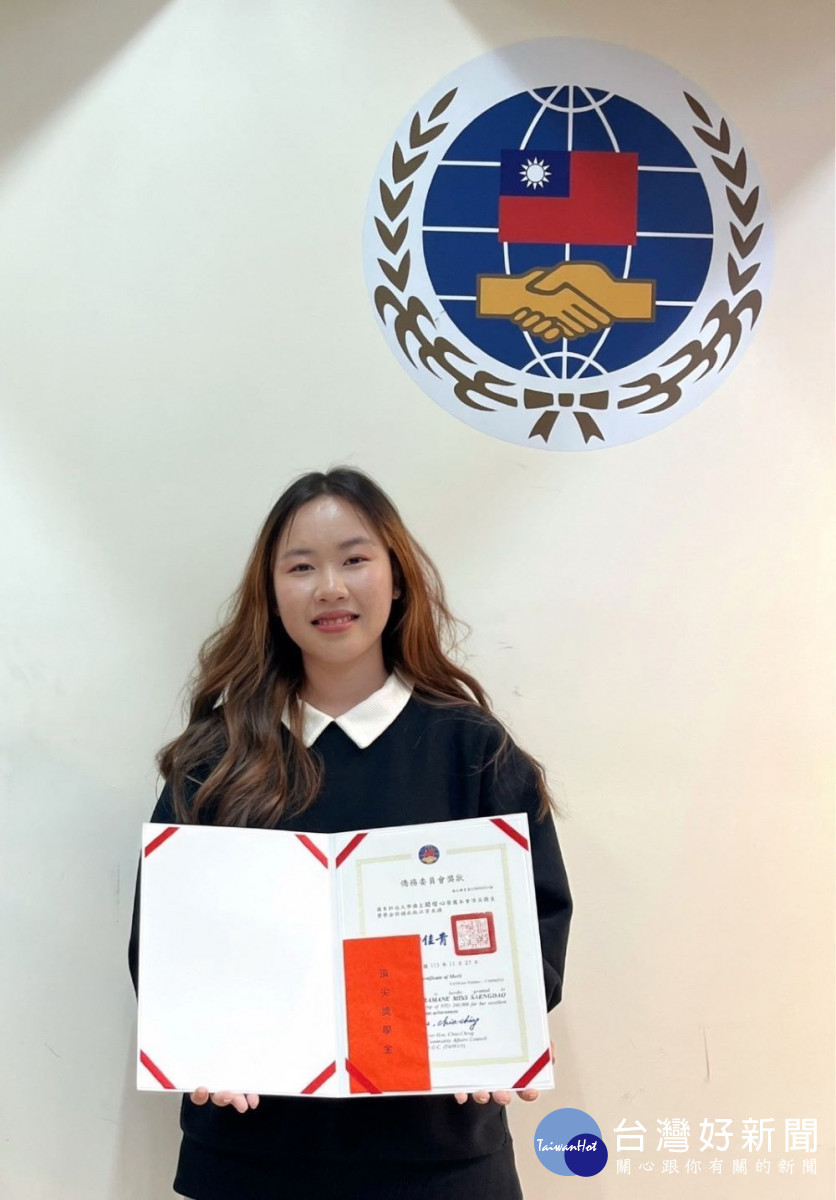 國企系僑生閆信心榮獲勞委會頂尖僑生百萬獎學金。(圖/嶺東科技大學)