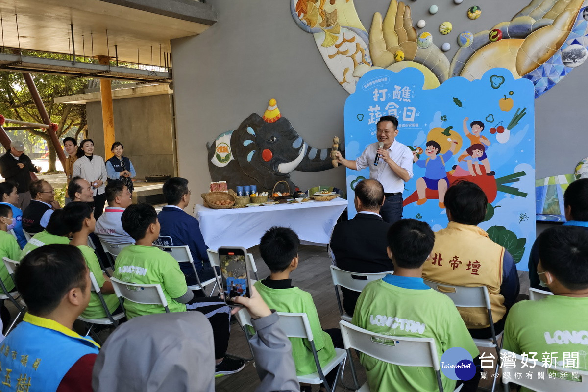桃園市副市長蘇俊賓出席「龍潭龍元宮建廟二百年-打醮蔬食日食農教育推動計畫」。<br /><br />