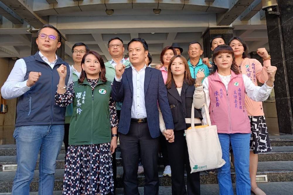 蔡銘軒今登記草屯鎮長參選 拋3大政見立志當政治家 232 蔡銘軒今登記草屯鎮長參選 拋3大政見立志當政治家 231