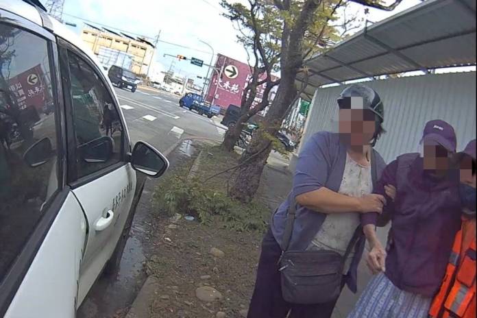 9旬翁偷溜出門體力不支 大園警挨家挨戶找家屬 56 313211 0