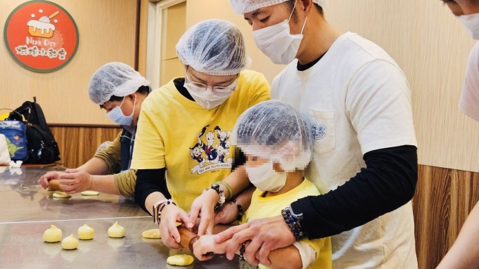 高鐵桃園站攜手田心國小 特教學童體驗手作太陽餅之旅 61 1733382992391