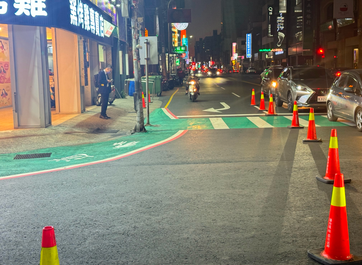 警方不該淪為商場免費交通人力。（圖/記者林照東攝）