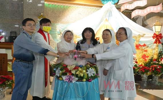 聖馬點燈放光明 喜迎耶誕捎祝福