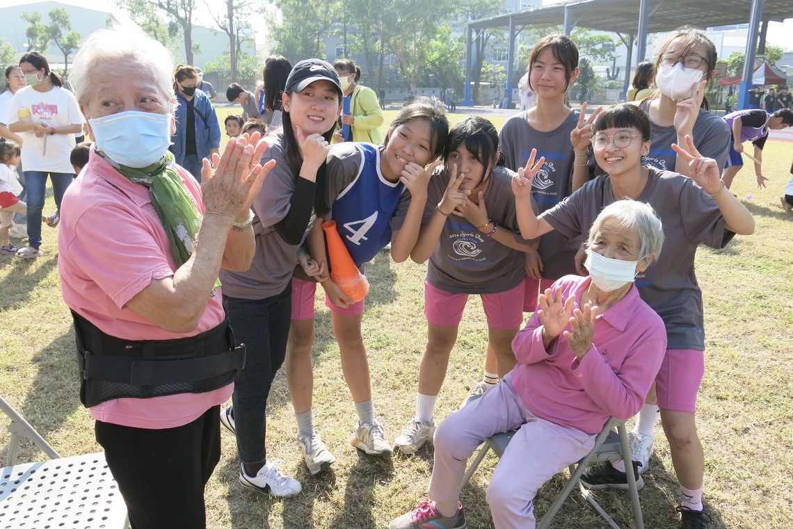 漾新聞|打破「年齡」與「距離」 山海兩學校興仁圓富攜手校慶運動會 銀青幼三代同樂
