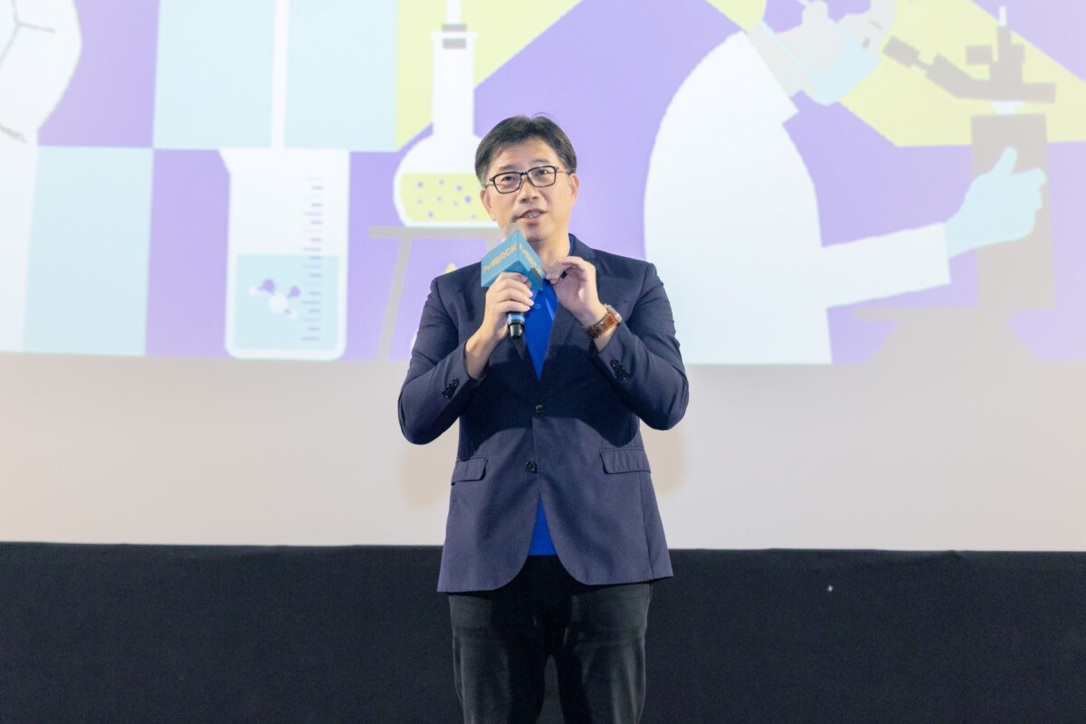 ▲台灣默克集團董事長李俊隆博士承諾默克將持續深化科普教育推廣，推進人才永續。（記者 郭晉嘉翻攝）