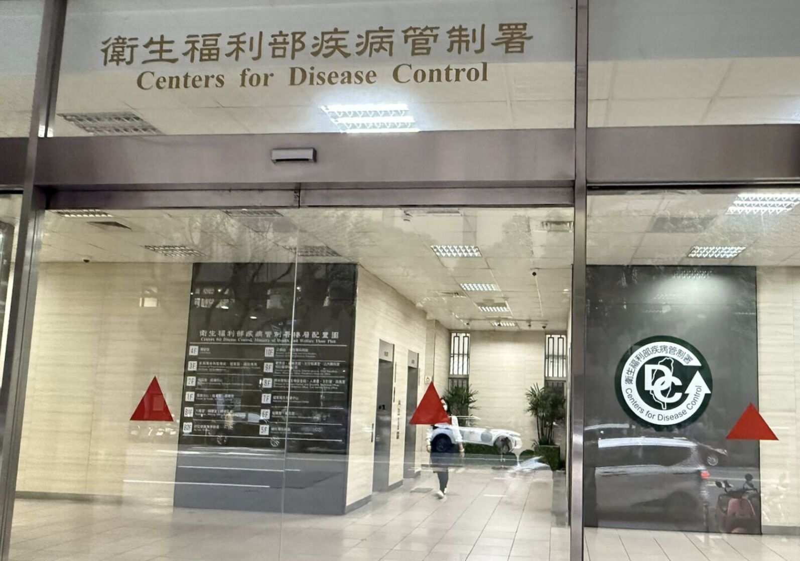打疫苗變「痛痛女孩」告贏衛福部 疾管署不認輸:重審仍可能無關 252 打疫苗變「痛痛女孩」告贏衛福部 疾管署不認輸:重審仍可能無關 251