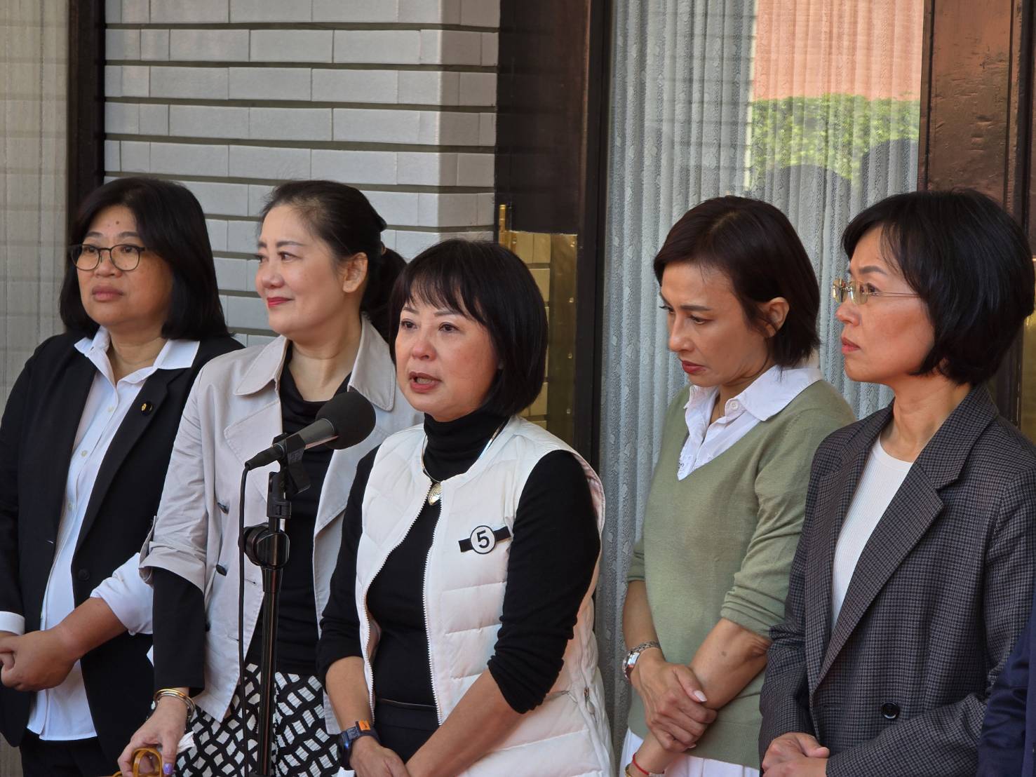 朝野為選罷法起衝突 林月琴遭藍委踹受傷 234 朝野為選罷法起衝突 林月琴遭藍委踹受傷 233