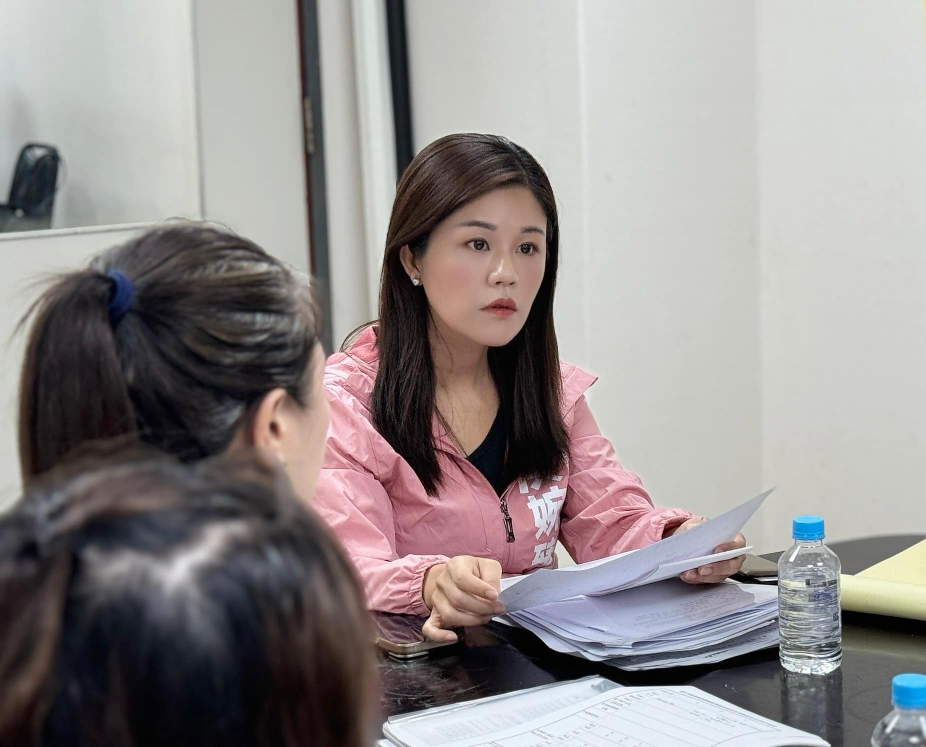 指蔣萬安不甩萬華人卻替新北招募環保員 洪婉臻:幫李四川鋪路? 244 指蔣萬安不甩萬華人卻替新北招募環保員 洪婉臻:幫李四川鋪路? 243