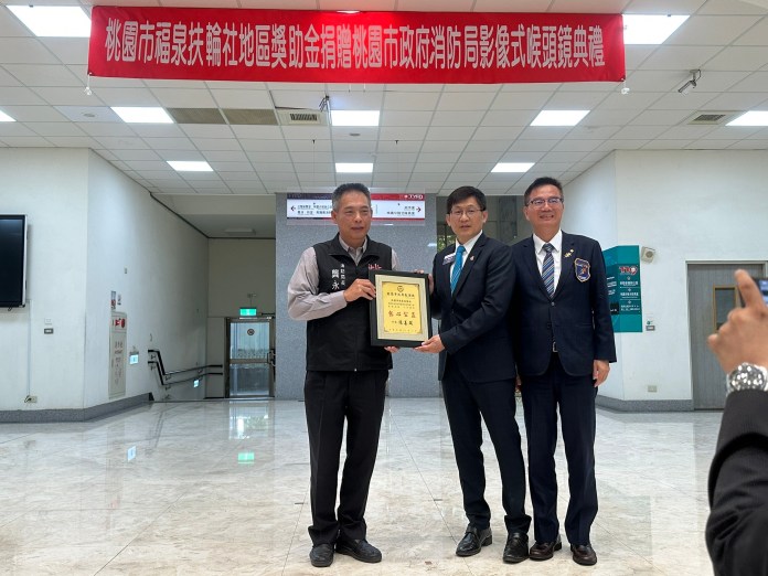 桃園福泉扶輪社捐3組影像式喉頭鏡 用行動支持桃消救護工作 61 S 1238786057 0
